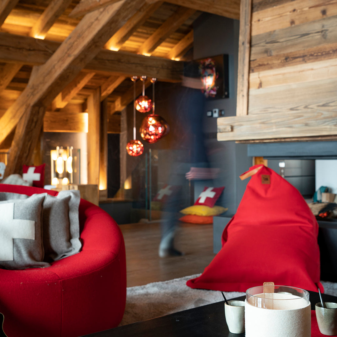 Poufs en laine et Assises