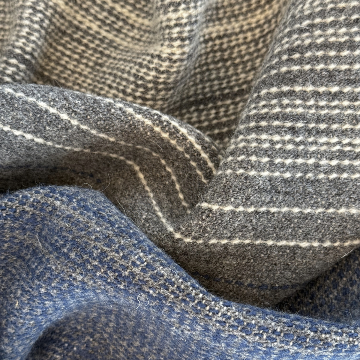Balme wool throw / ecru-grey-blue