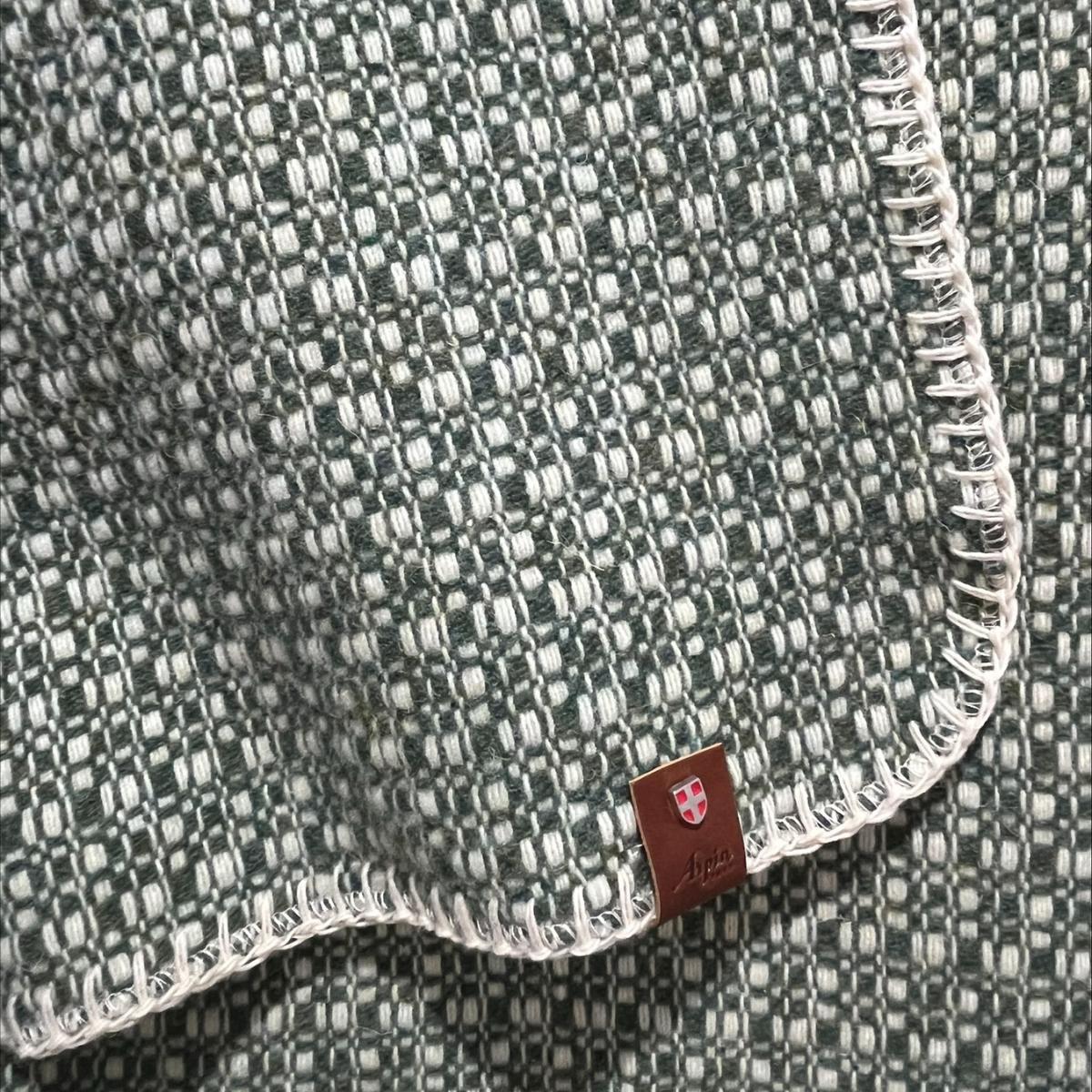 Plaid en laine vert et écru modèle Ancolie