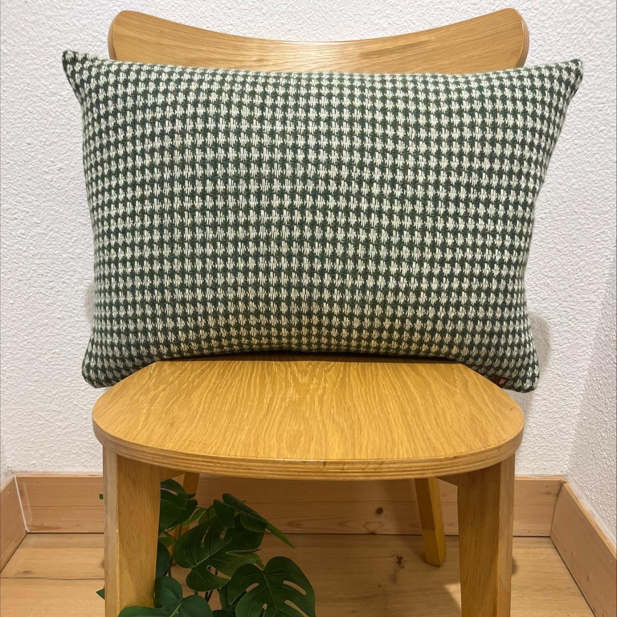 Coussin en laine vert jade format rectangulaire Aster